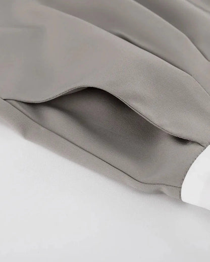 Effortlessly Elegant Pants with a Timeless Design