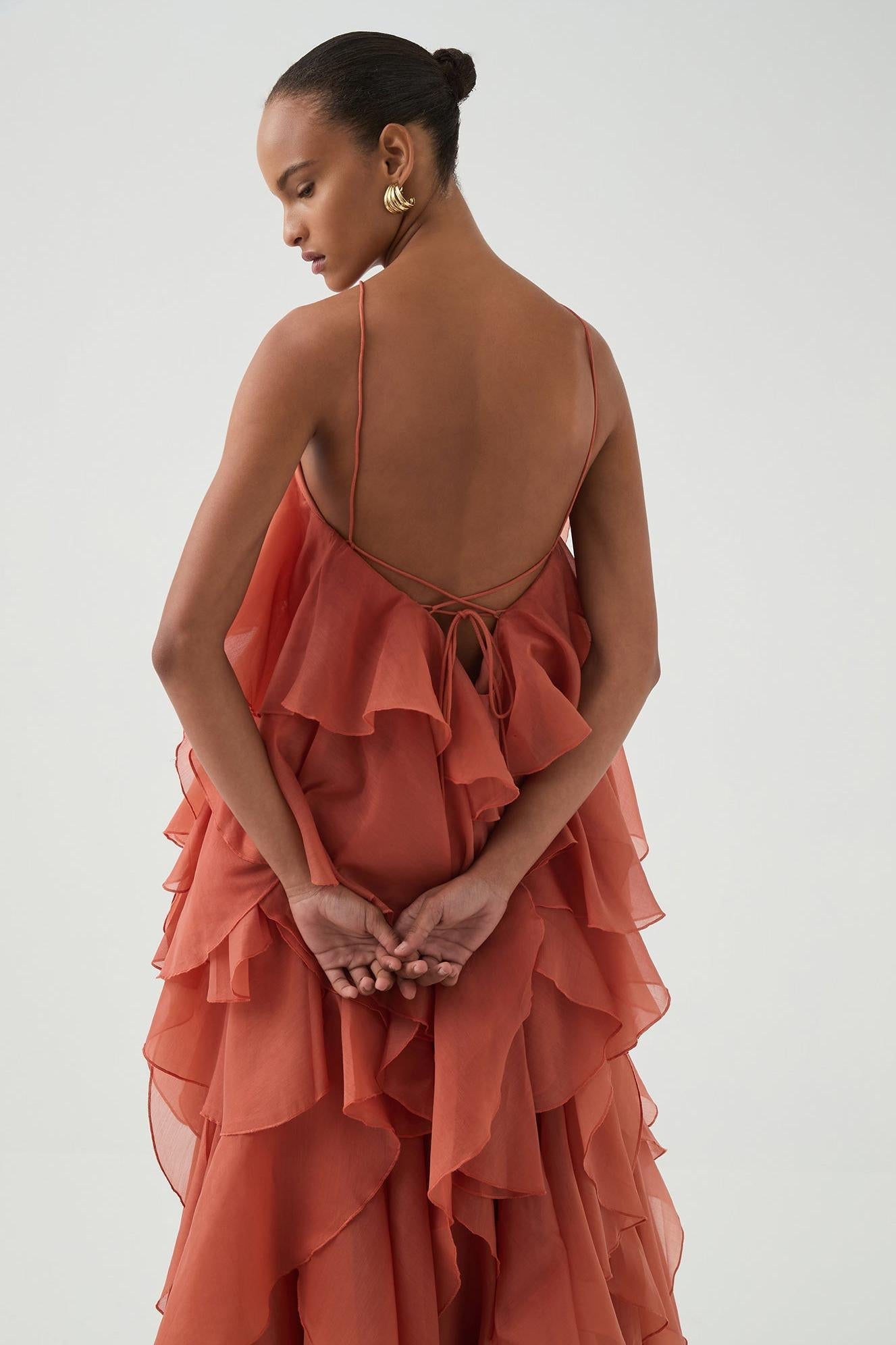 Well Tailored Dress with a Graceful Silhouette