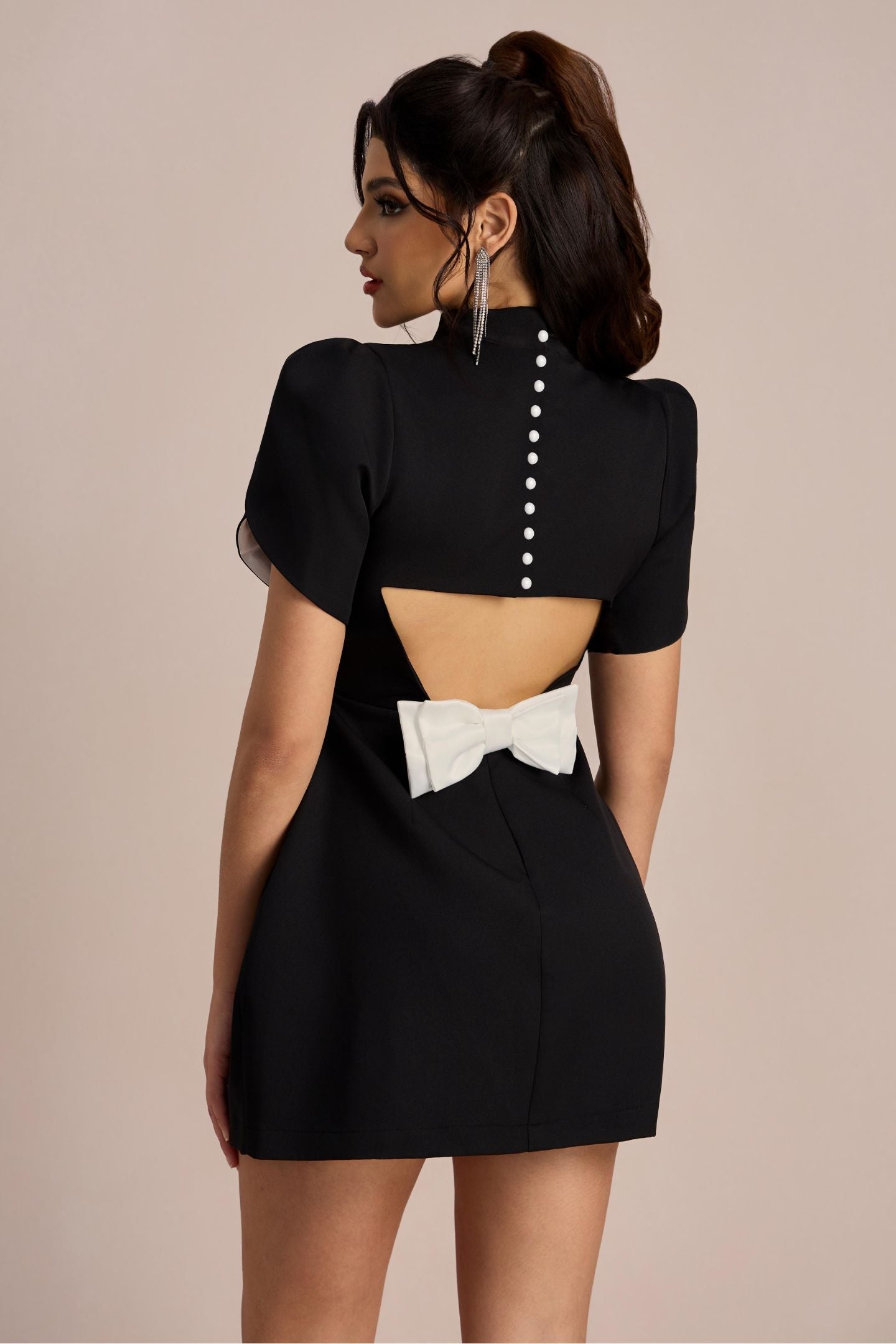 Gracefully Styled Dress for Any Occasion