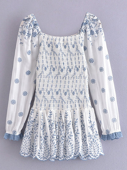 Classic Vintage Dress with a Flattering Fit
