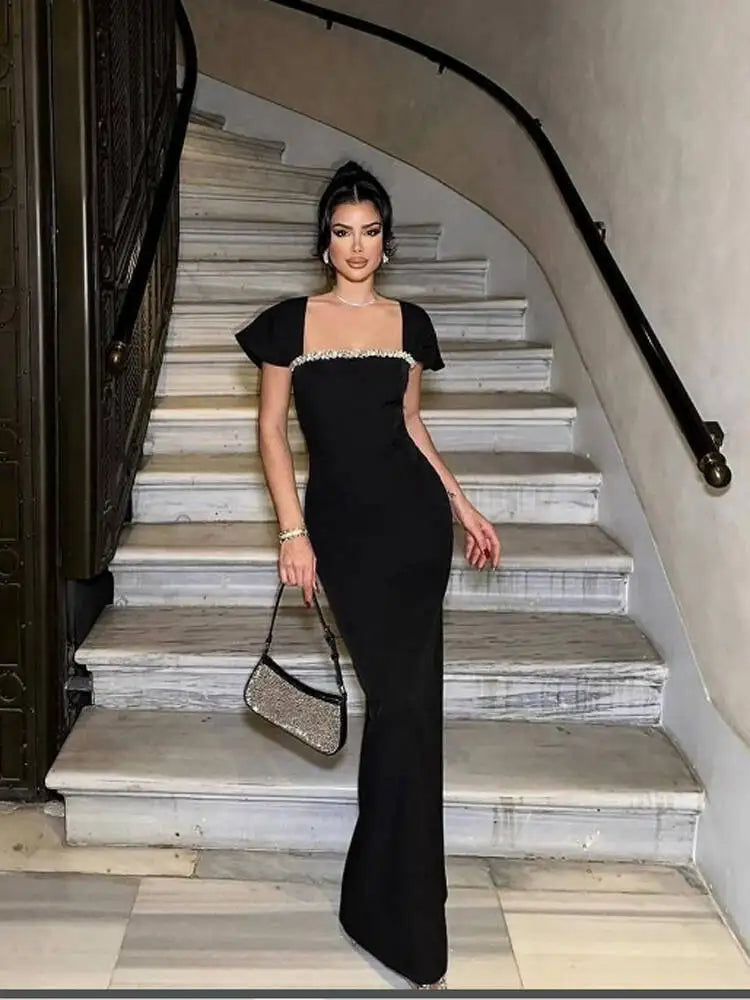 Beautifully Finished Dress in a Timeless Design