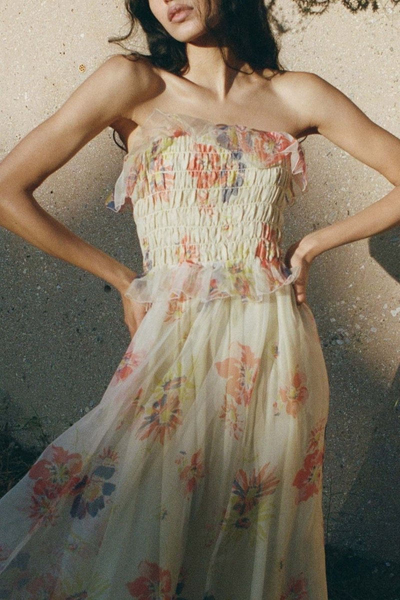 Effortlessly Elegant Dress with a Timeless Design