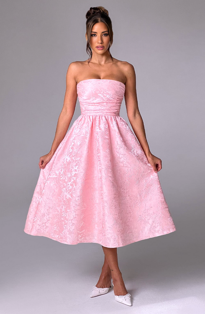 Gracefully Styled Dress for Any Occasion