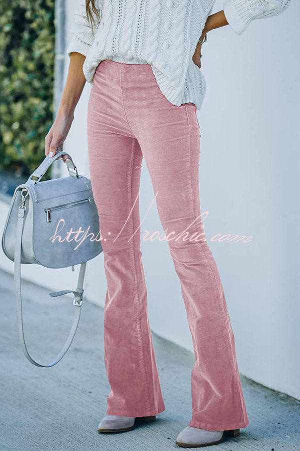 Effortlessly Elegant Pants with a Timeless Design