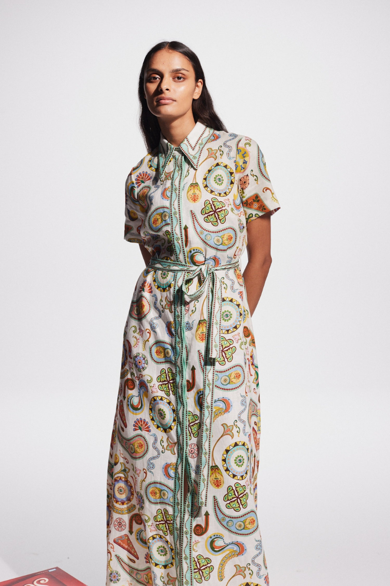 Effortlessly Elegant Dress with a Timeless Design