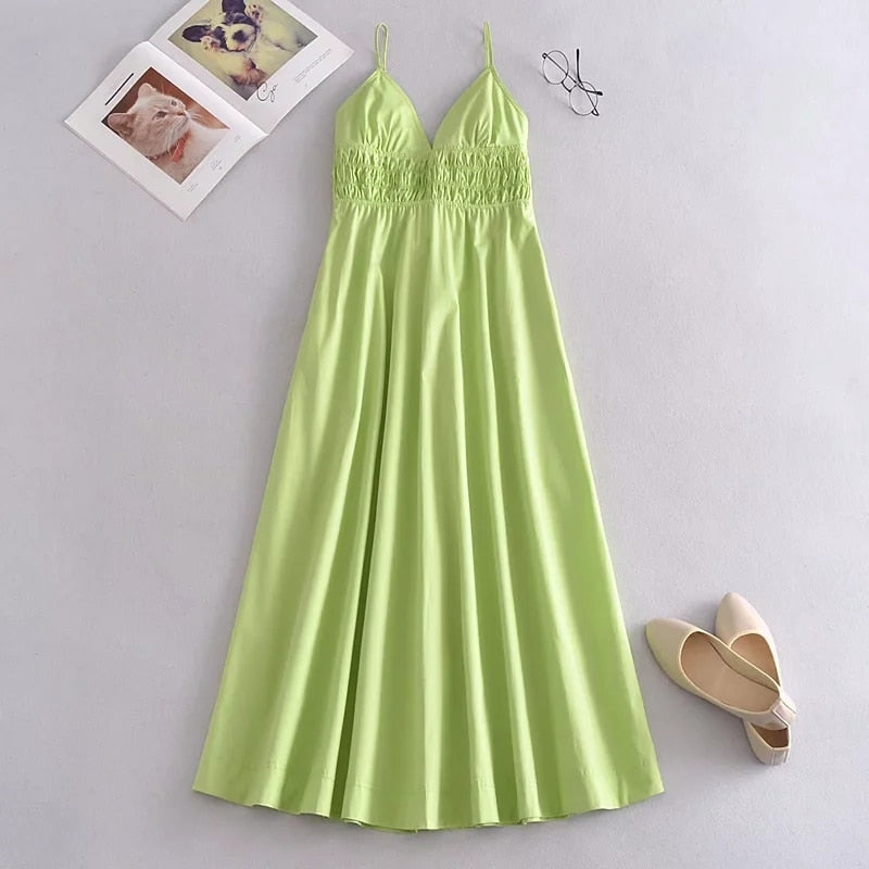Well Tailored Dress with a Graceful Silhouette
