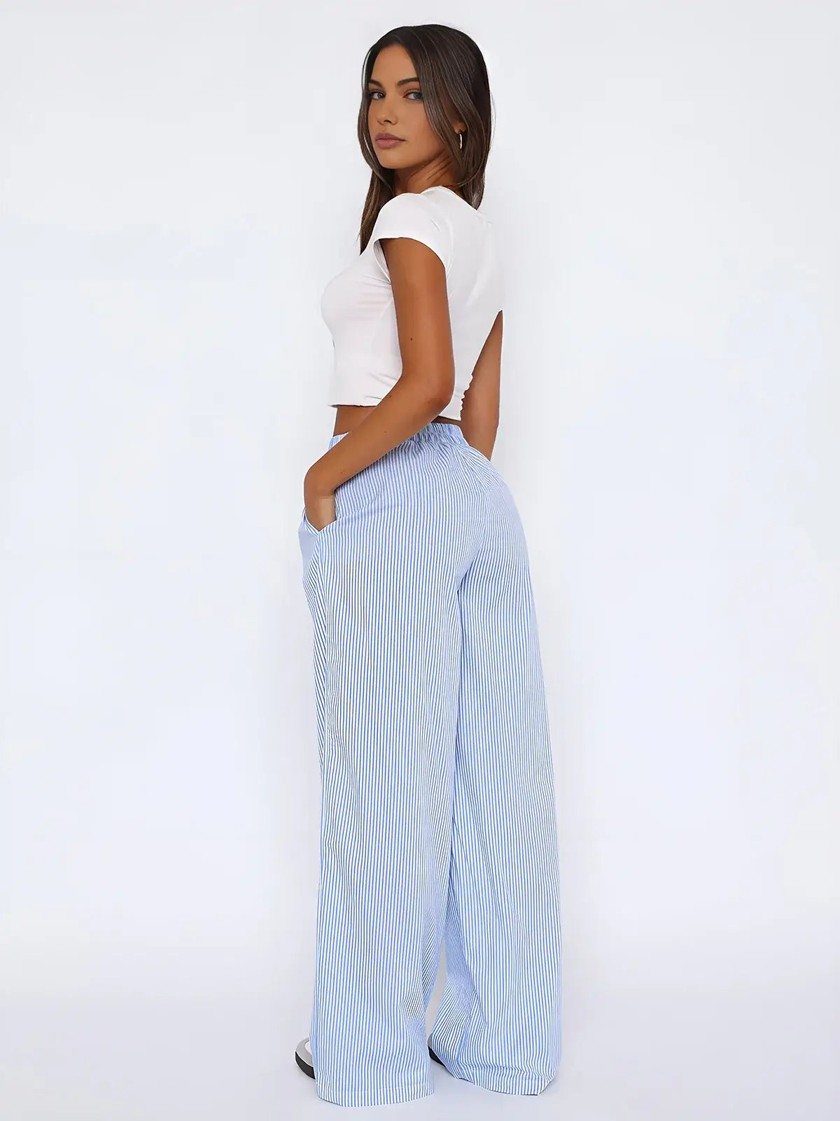 Well Tailored Pants with a Graceful Silhouette