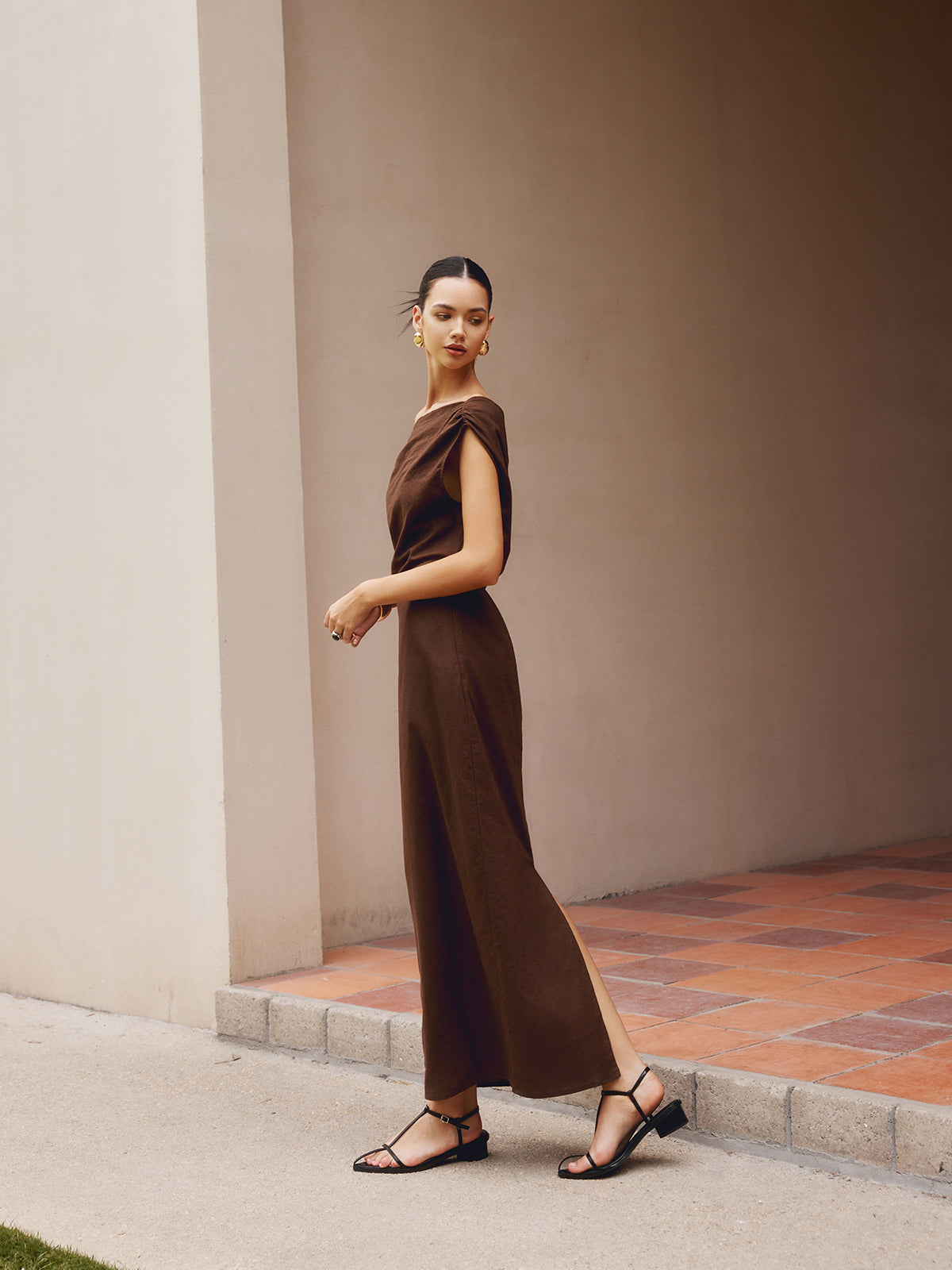 Beautifully Crafted Dress in a Classic Style