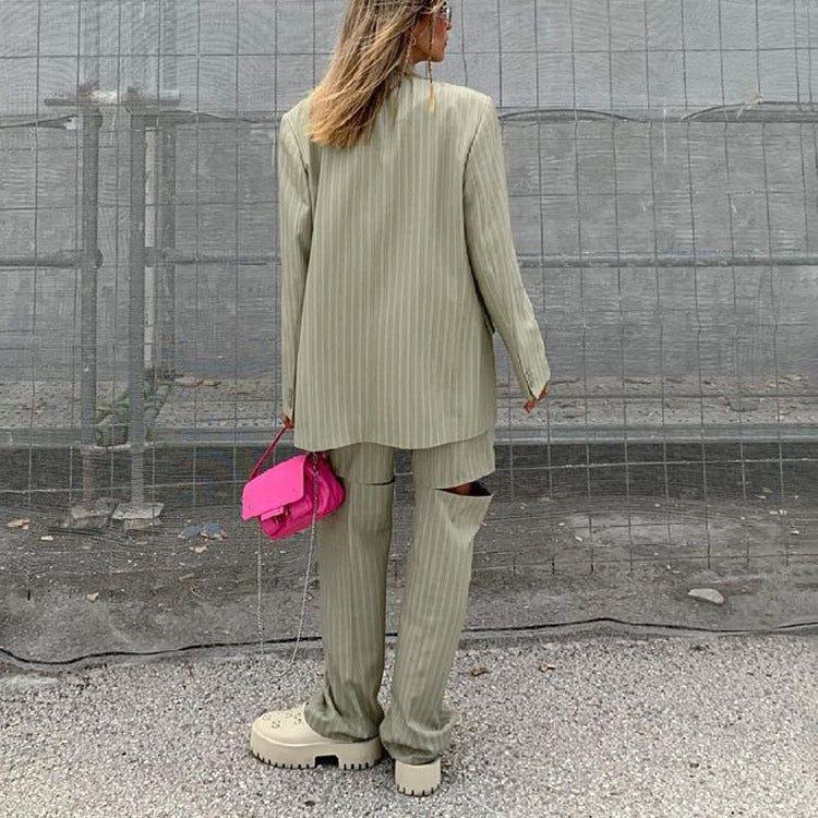 Elegantly Styled Pants for Everyday Wear