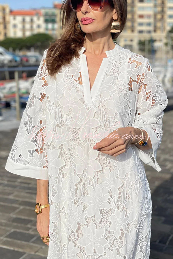 Beautifully Finished Dress in a Timeless Design