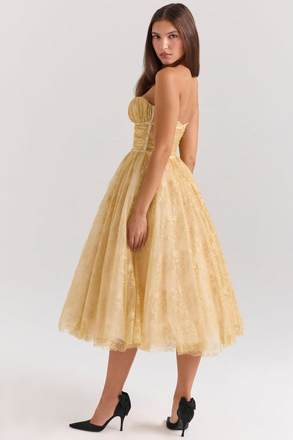 Effortlessly Elegant Dress with a Timeless Design