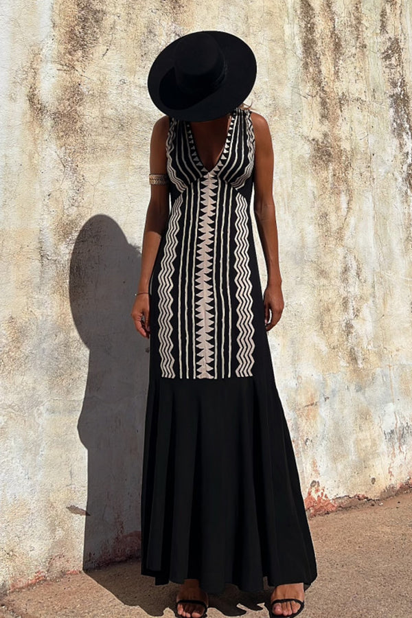 Sophisticated Dress with a Clean Classic Look