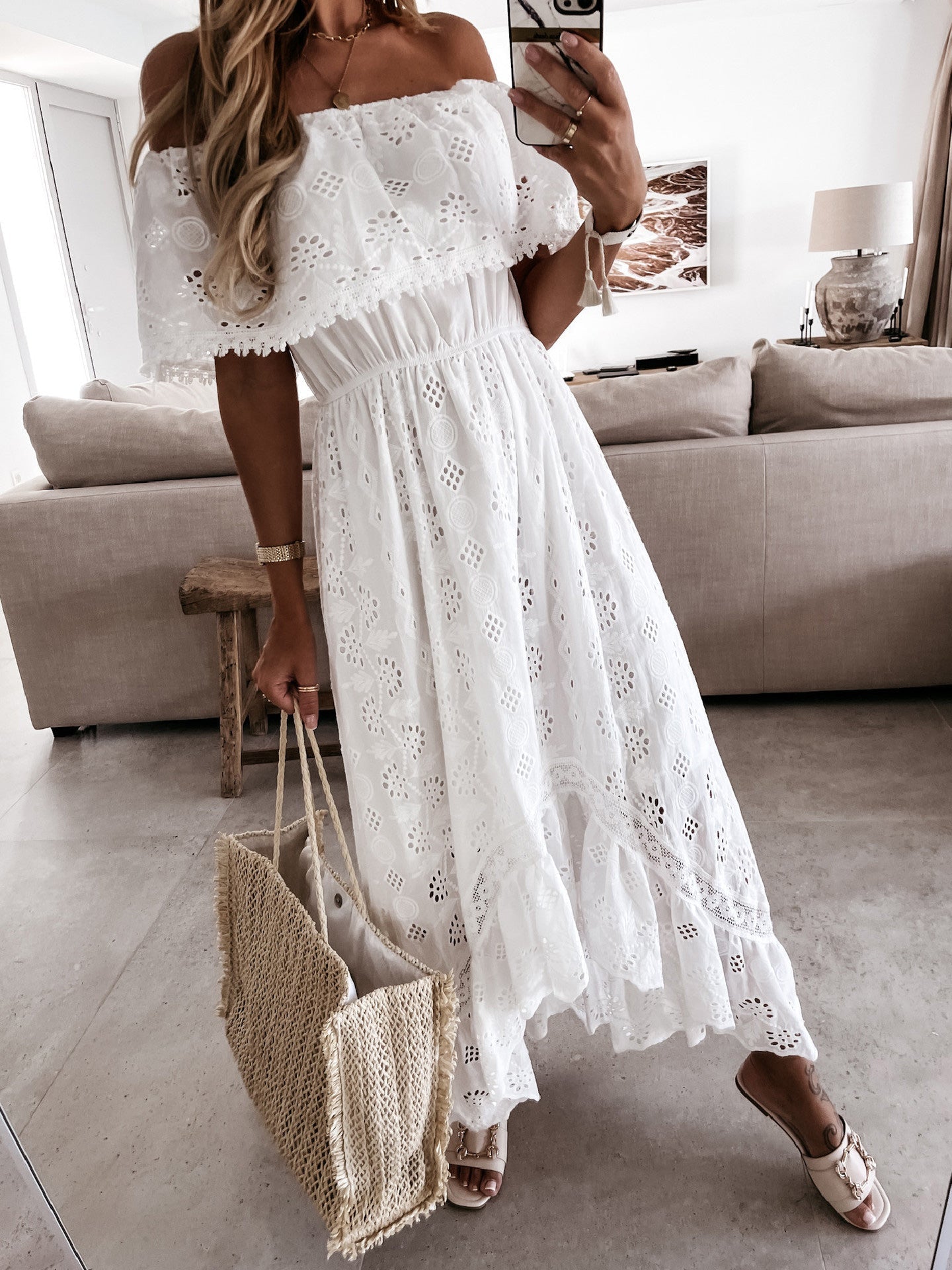 Effortlessly Elegant Dress with a Timeless Design