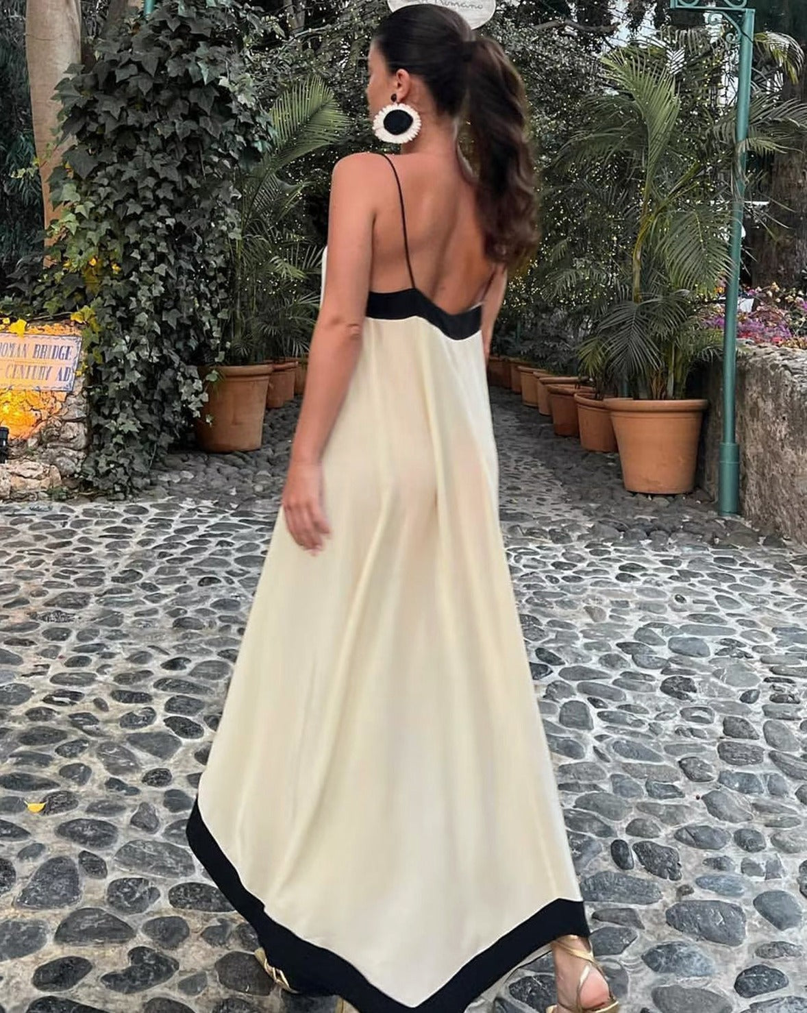 Beautifully Crafted Dress in a Classic Style