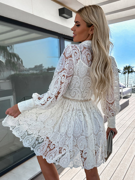 Effortlessly Elegant Dress with a Timeless Design
