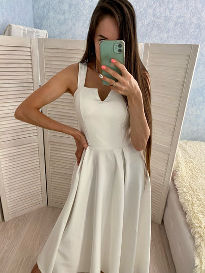 Classic Vintage Dress with a Flattering Fit