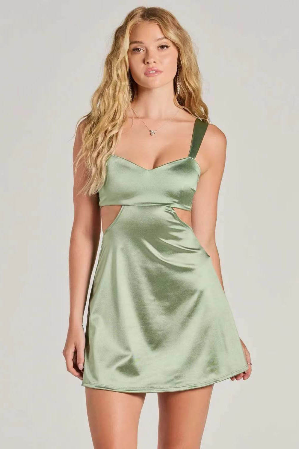 Beautifully Crafted Dress in a Classic Style