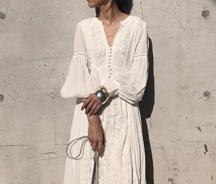 Effortlessly Elegant Dress with a Timeless Design