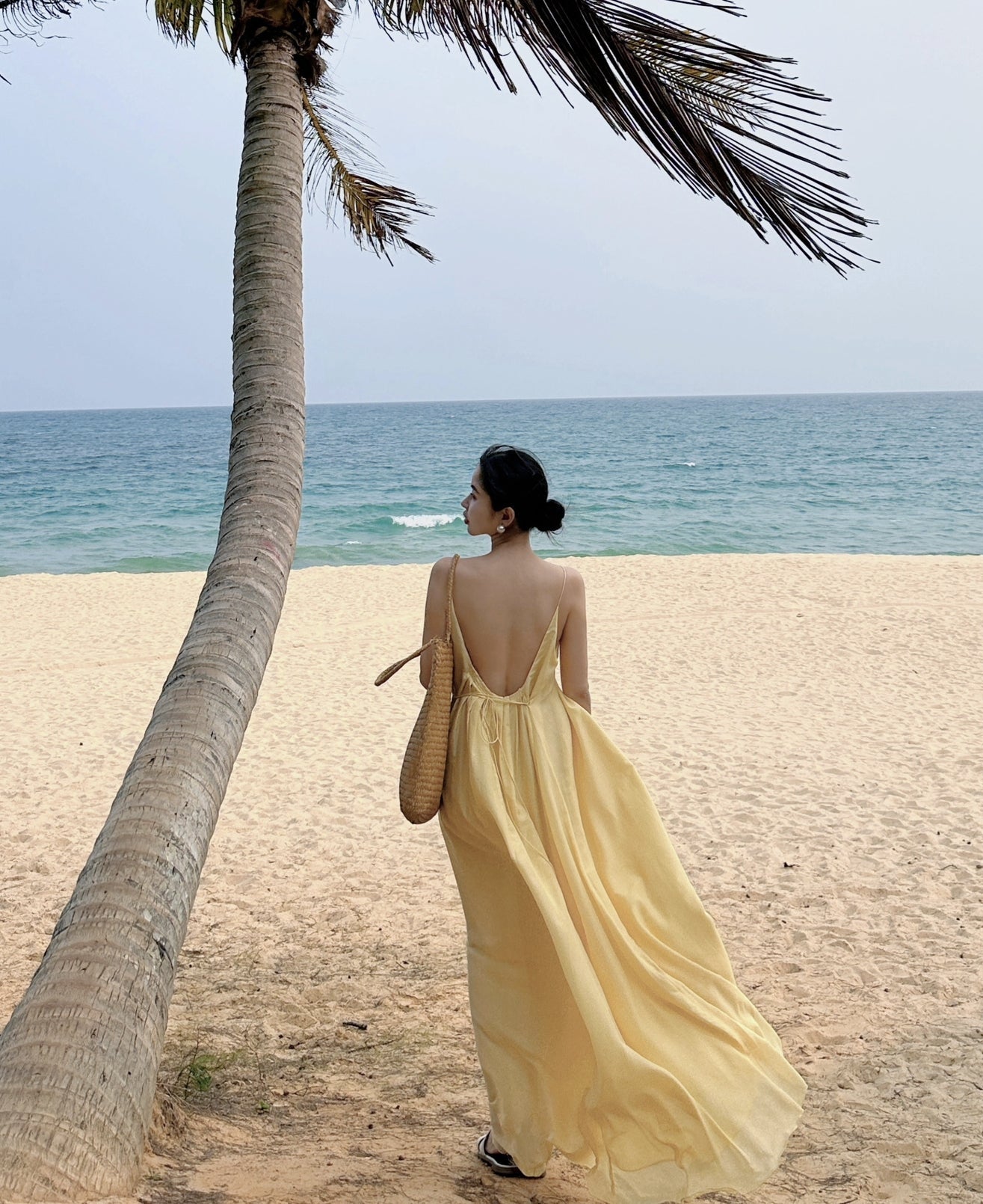 Effortlessly Elegant Dress with a Timeless Design