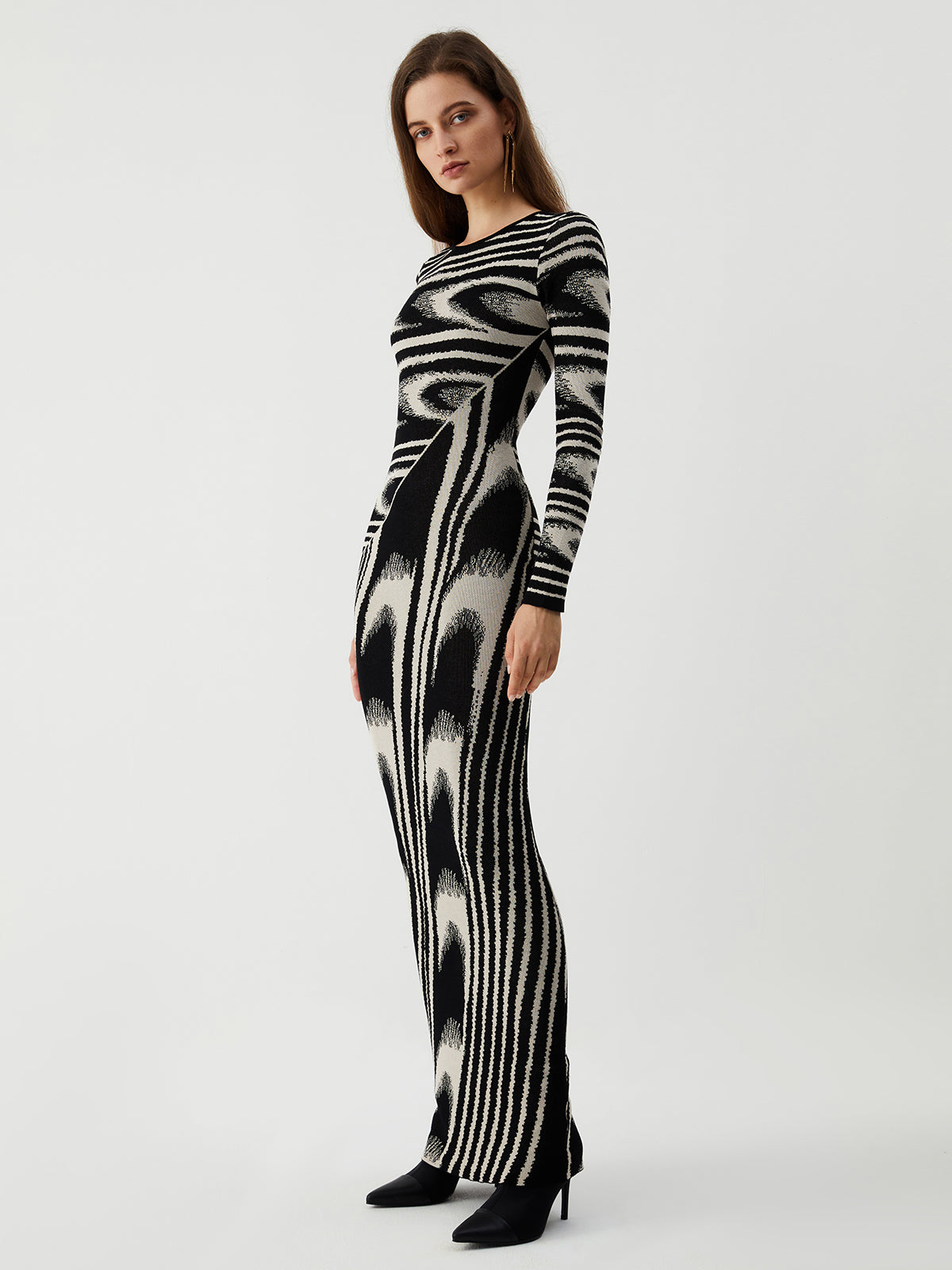 Classic Vintage Sweater with a Flattering Fit