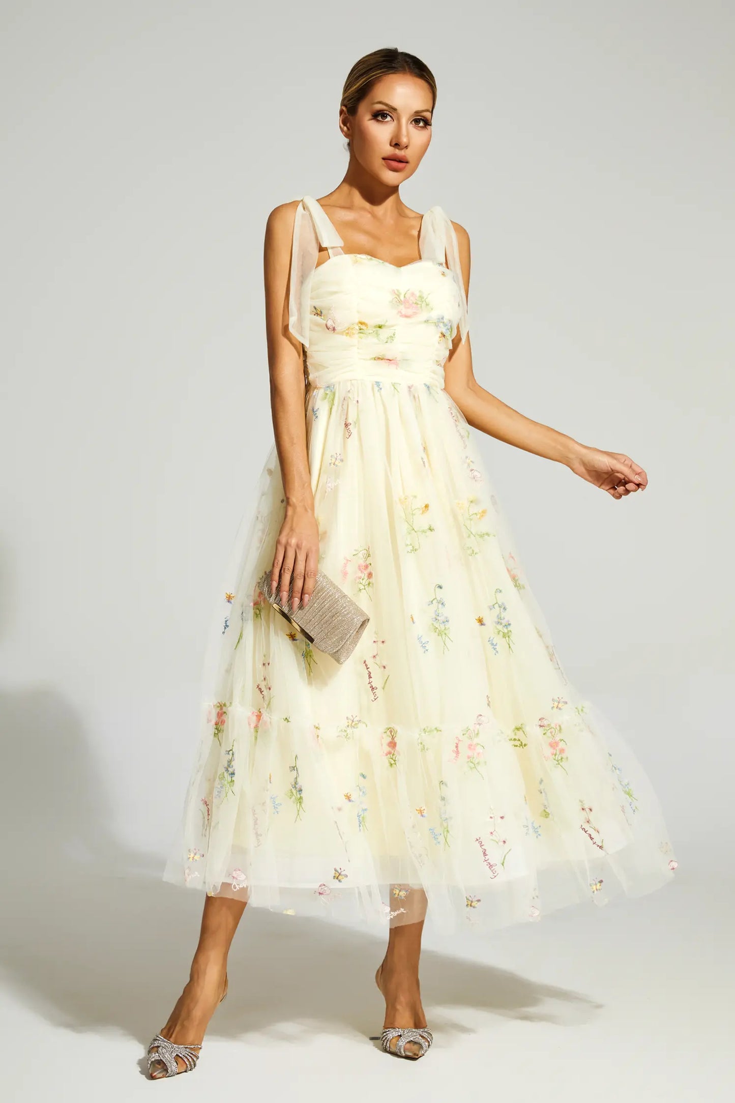 Effortlessly Elegant Dress with a Timeless Design