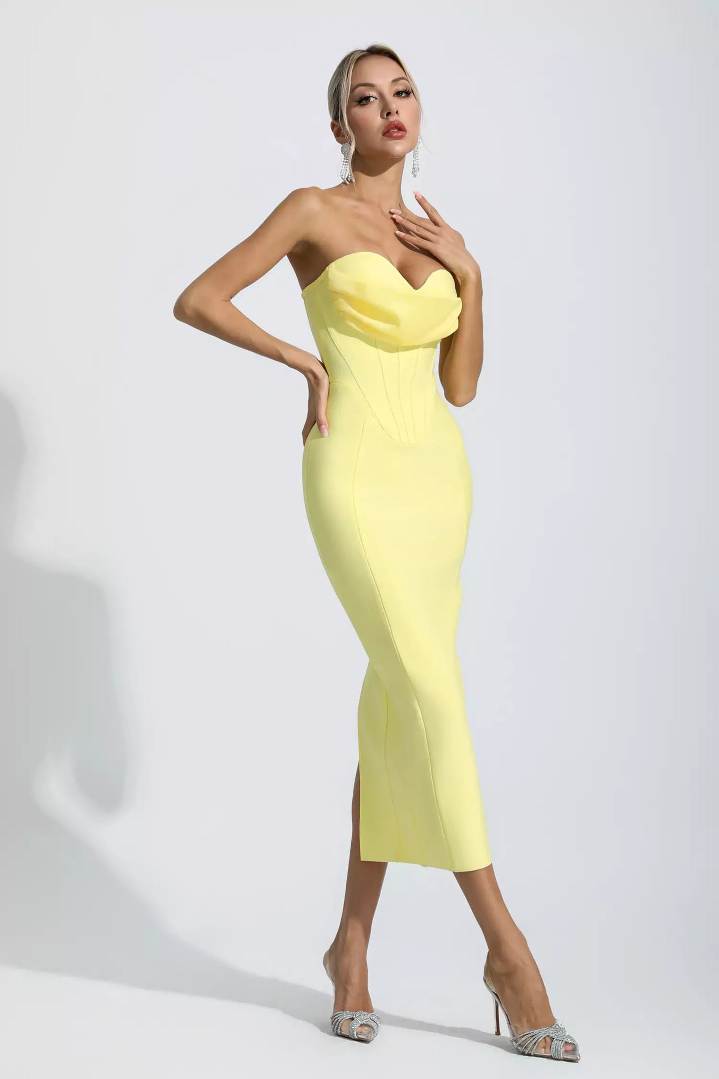 Effortlessly Elegant Dress with a Timeless Design