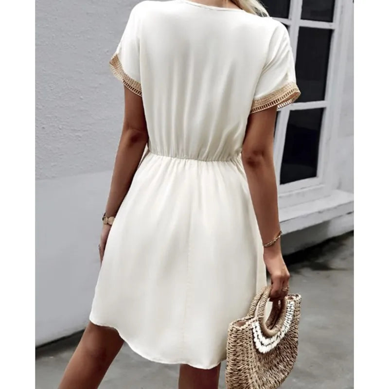 Effortlessly Elegant Dress with a Timeless Design