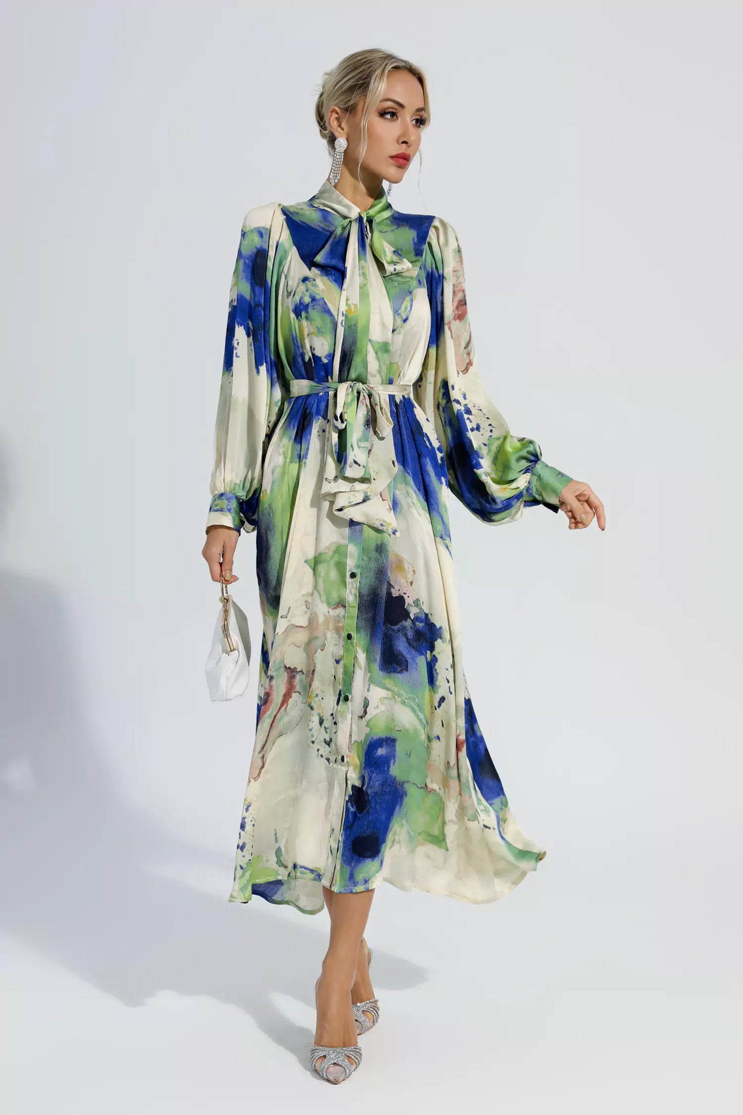 Effortlessly Elegant Dress with a Timeless Design