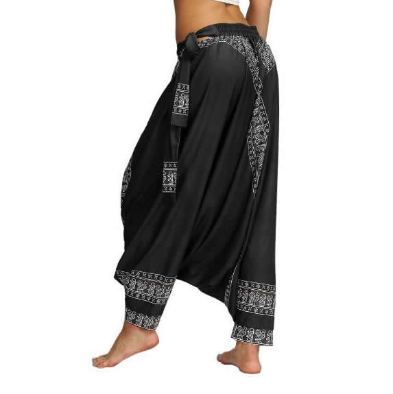 Effortlessly Elegant Pants with a Timeless Design