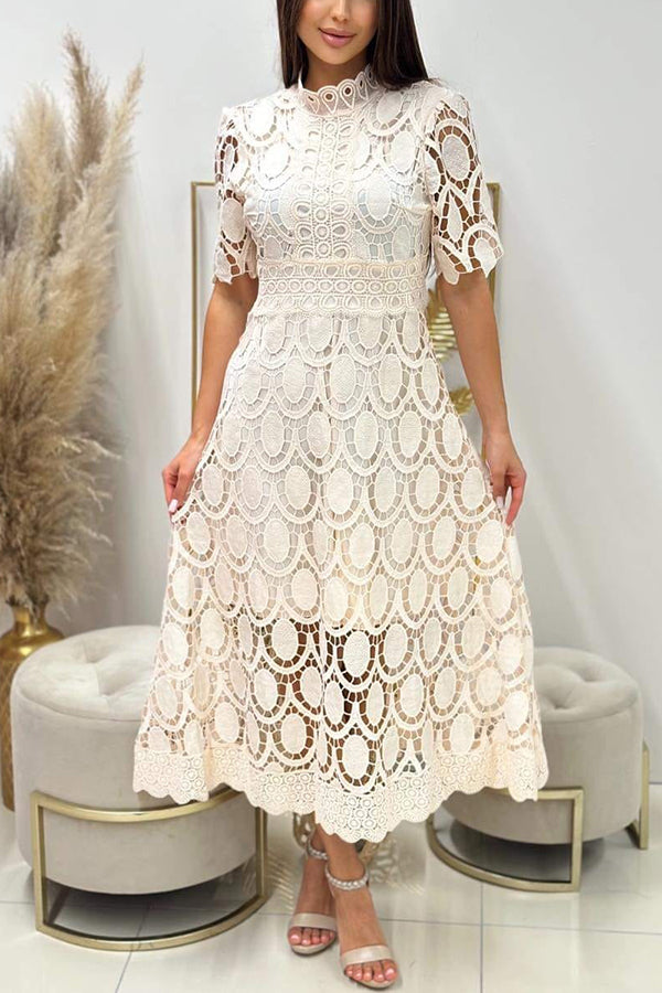 Beautifully Finished Dress in a Timeless Design