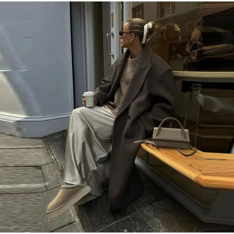 Effortlessly Elegant Coat with a Timeless Design