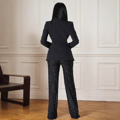 Effortlessly Elegant Pants with a Timeless Design