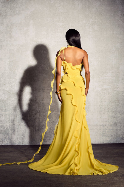 Beautifully Finished Dress in a Timeless Design