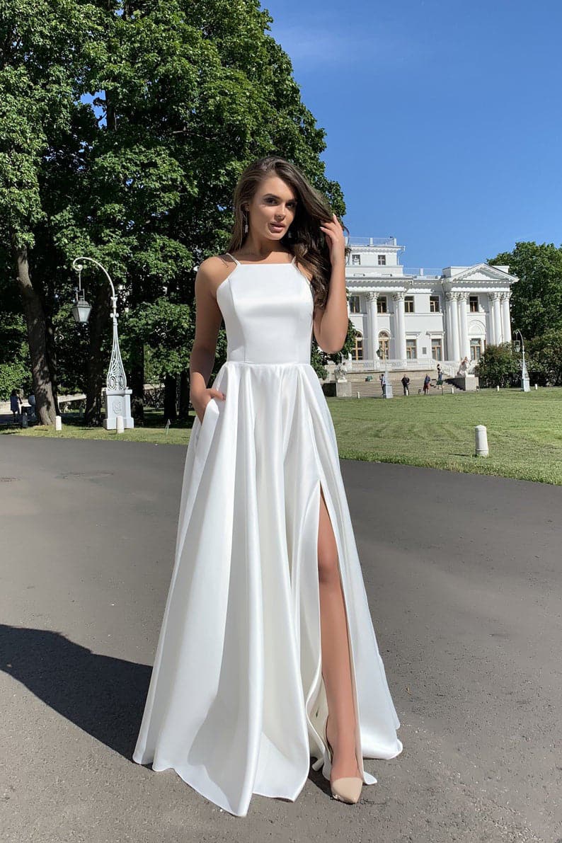 Effortlessly Elegant Dress with a Timeless Design