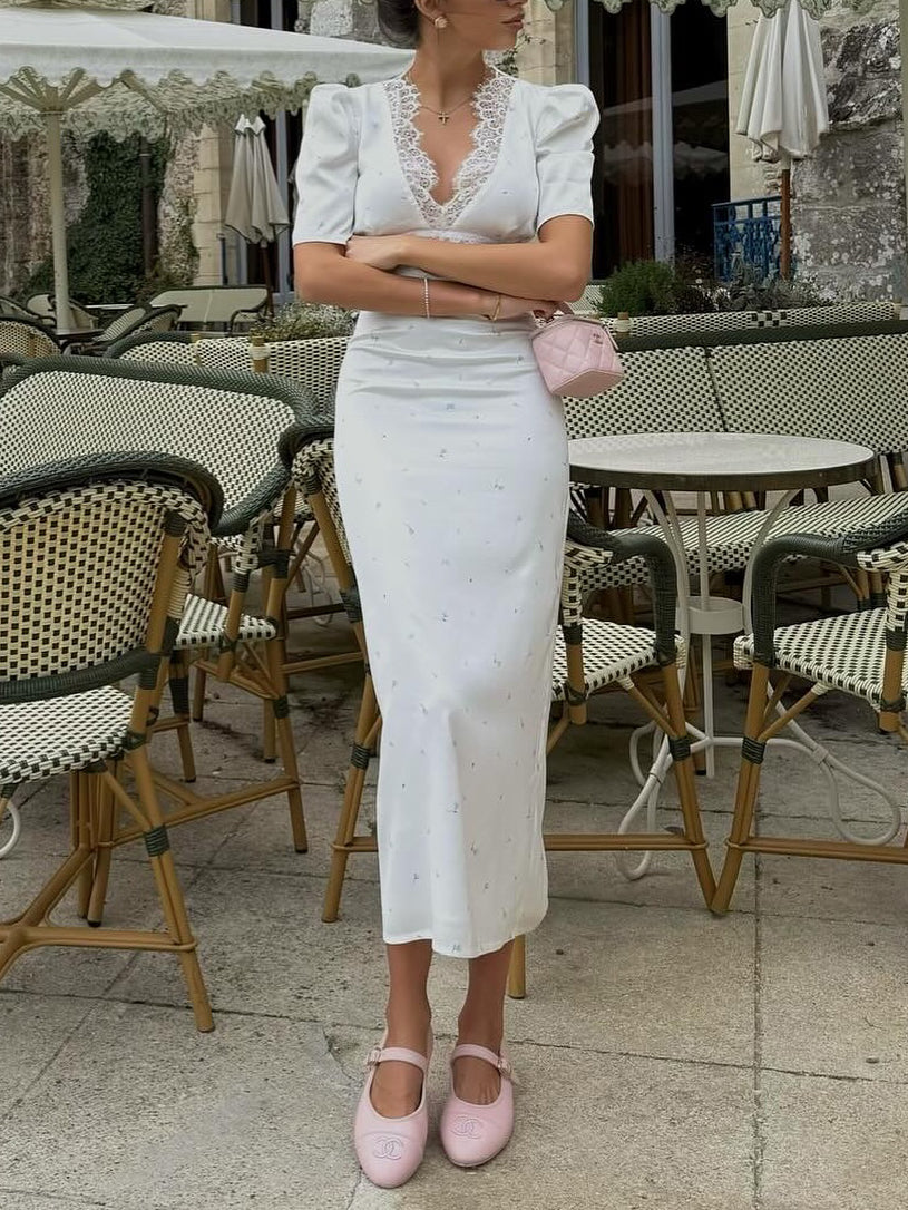Well Tailored Dress with a Graceful Silhouette