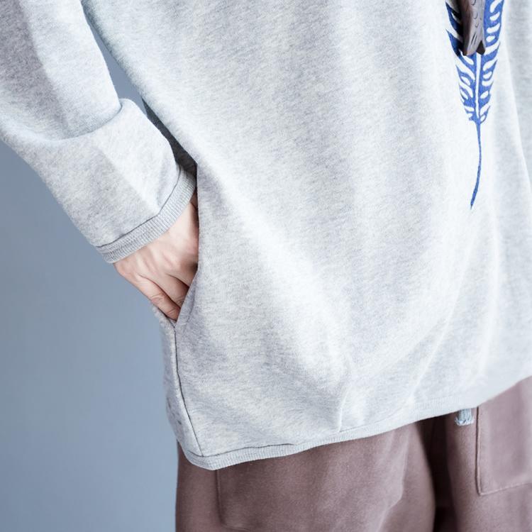 Classic Vintage Sweater with a Flattering Fit