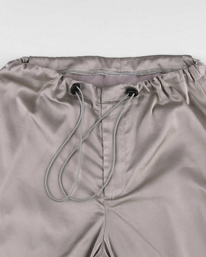 Effortlessly Elegant Pants with a Timeless Design