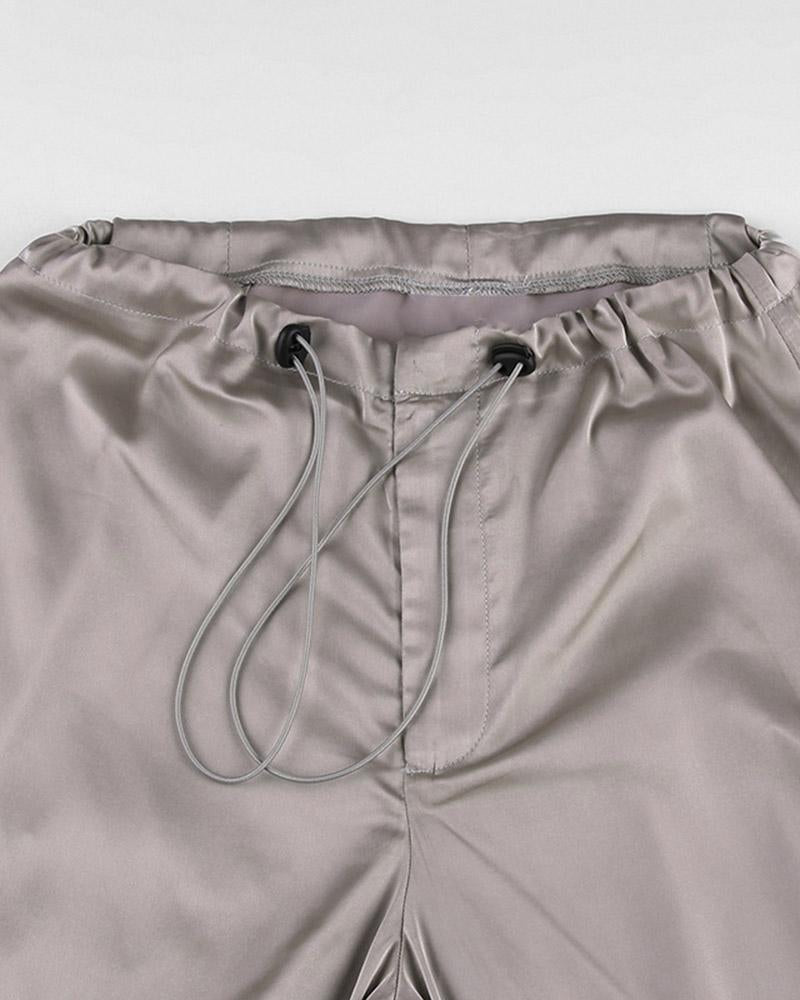 Effortlessly Elegant Pants with a Timeless Design