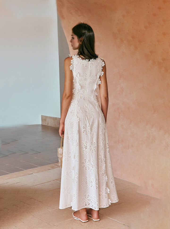 Effortlessly Elegant Dress with a Timeless Design