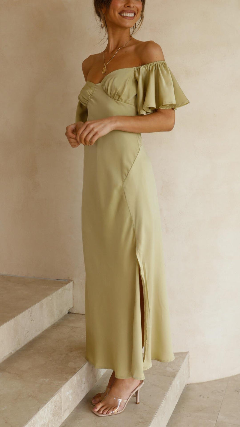 Beautifully Crafted Dress in a Classic Style