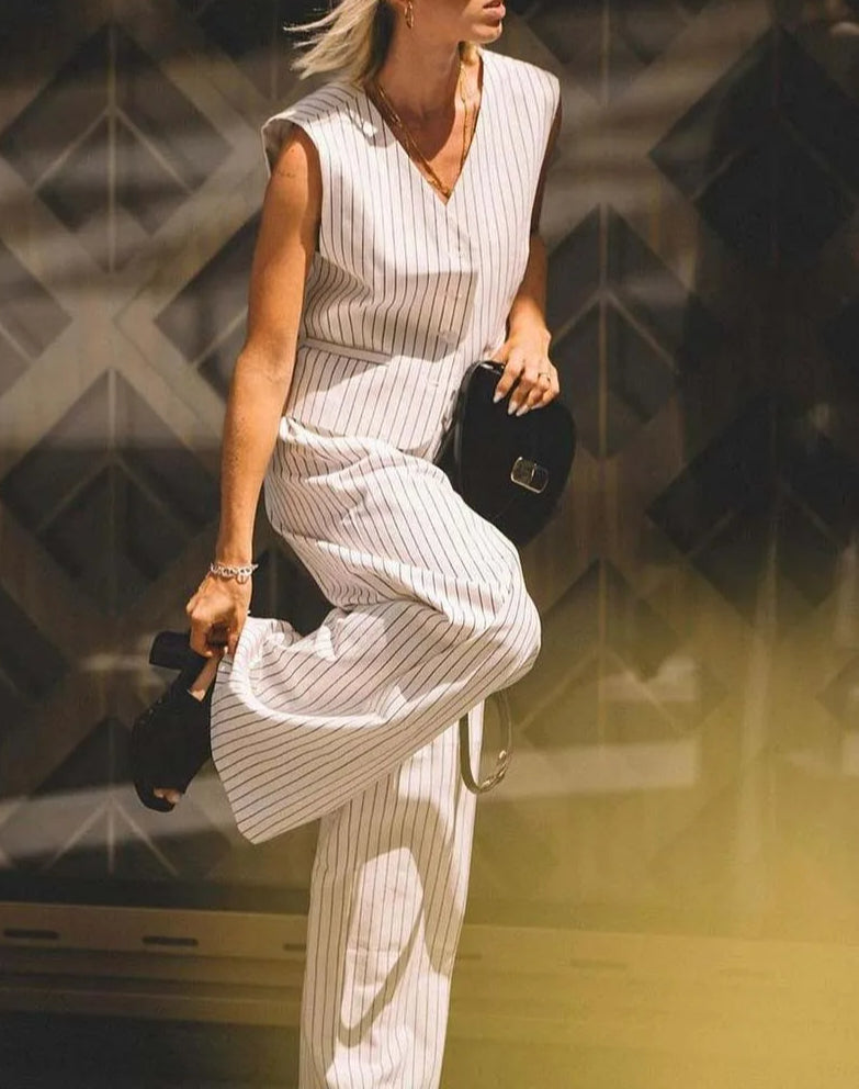 Well Tailored Trousers with a Graceful Silhouette