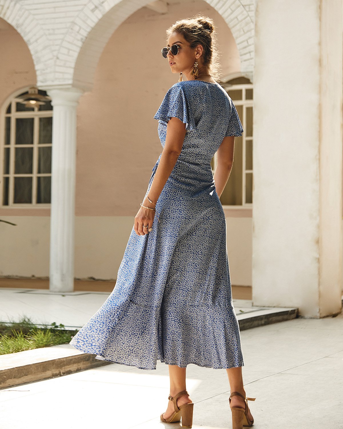 Beautifully Finished Dress in a Timeless Design