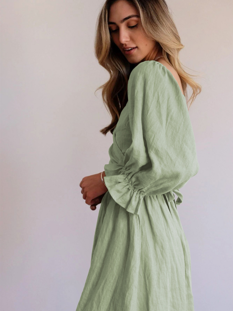 Classic Vintage Dress with a Flattering Fit