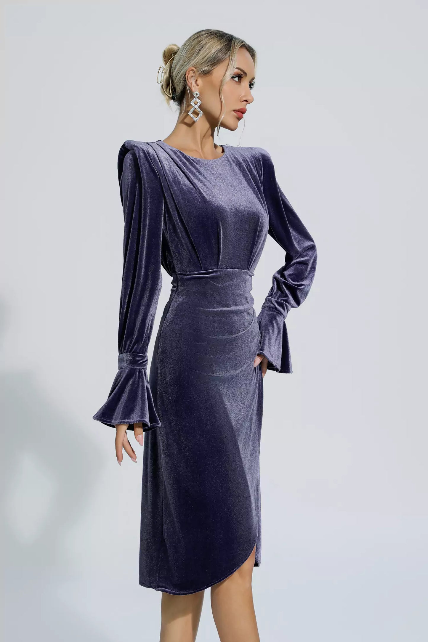 Beautifully Finished Dress in a Timeless Design