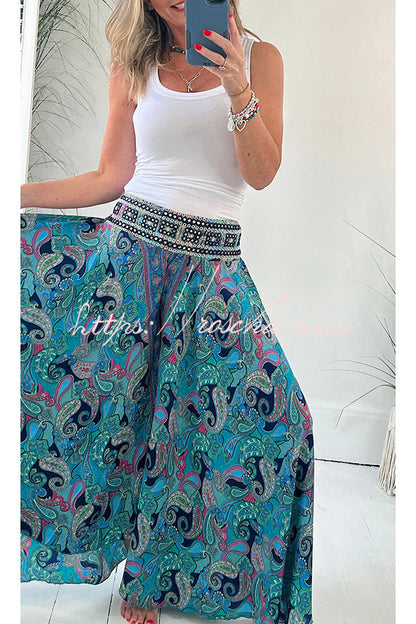 Effortlessly Elegant Pants with a Timeless Design