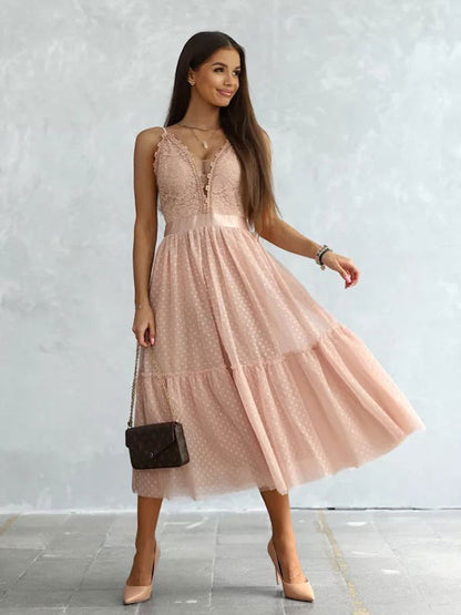 Beautifully Finished Dress in a Timeless Design