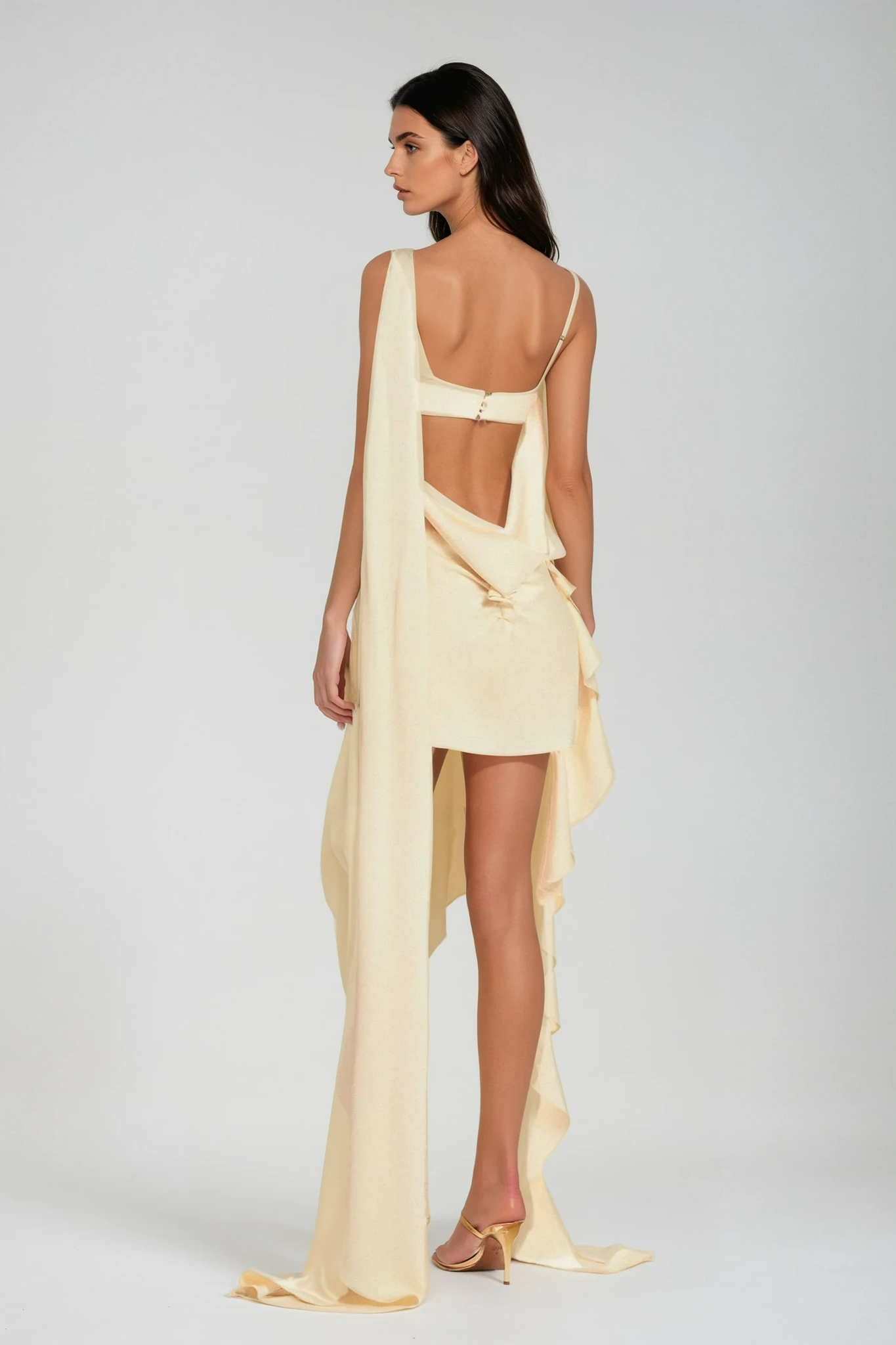 Well Tailored Dress with a Graceful Silhouette