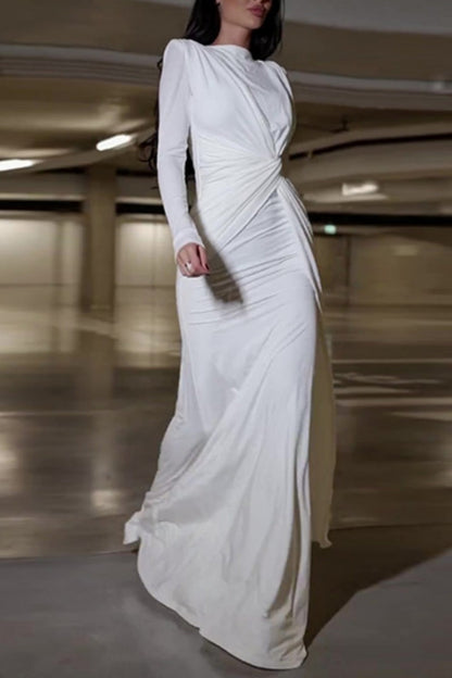 Well Tailored Dress with a Graceful Silhouette