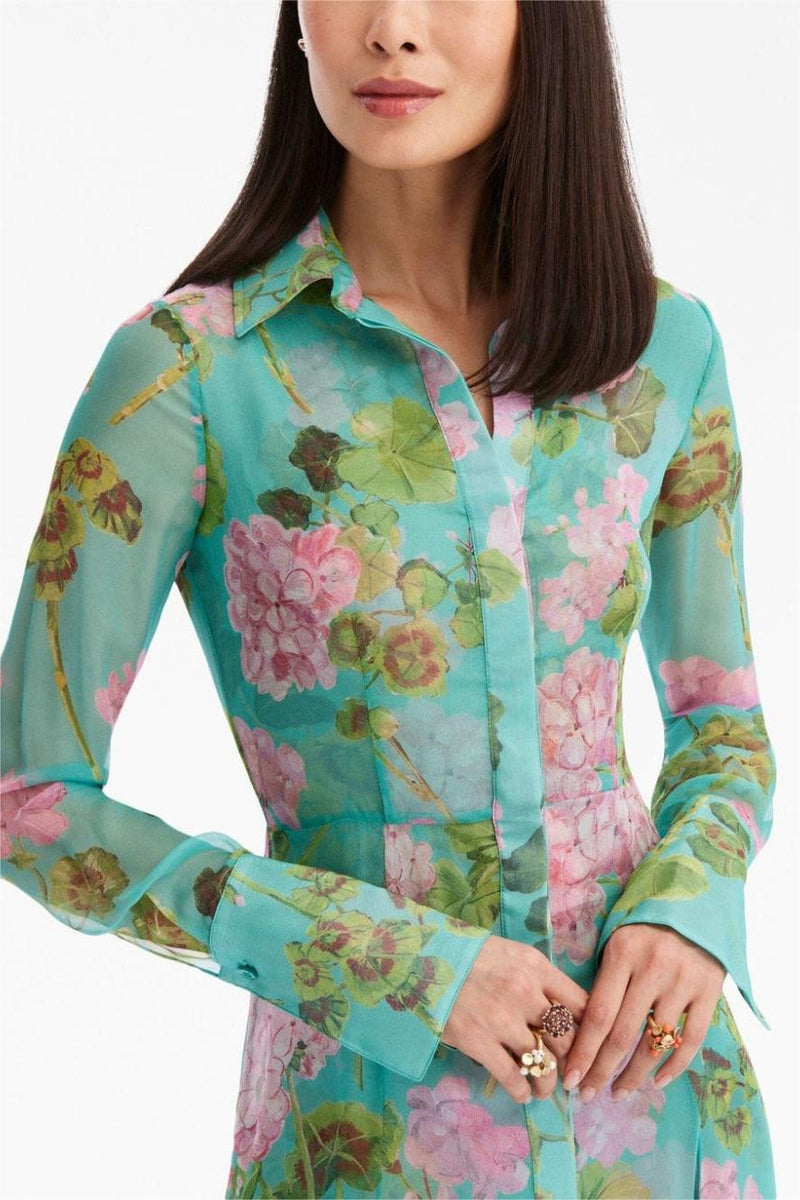 Well Tailored Dress with a Graceful Silhouette