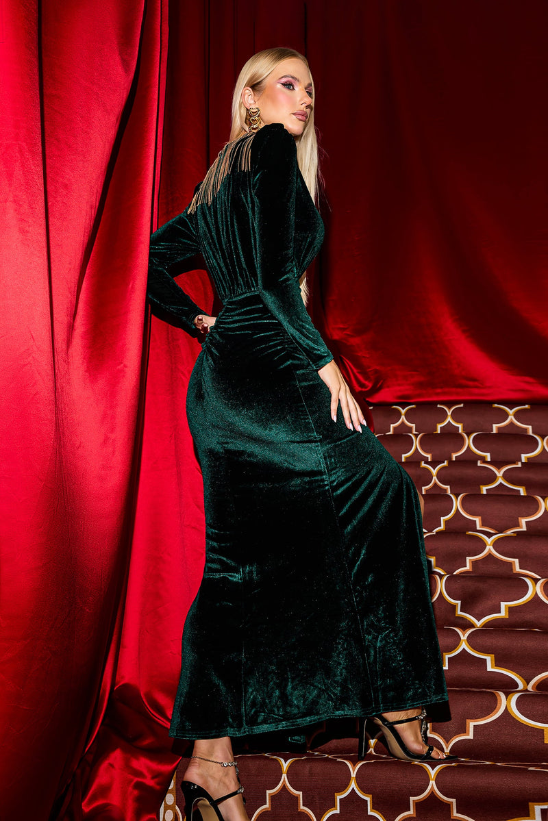 Gracefully Styled Dress for Any Occasion